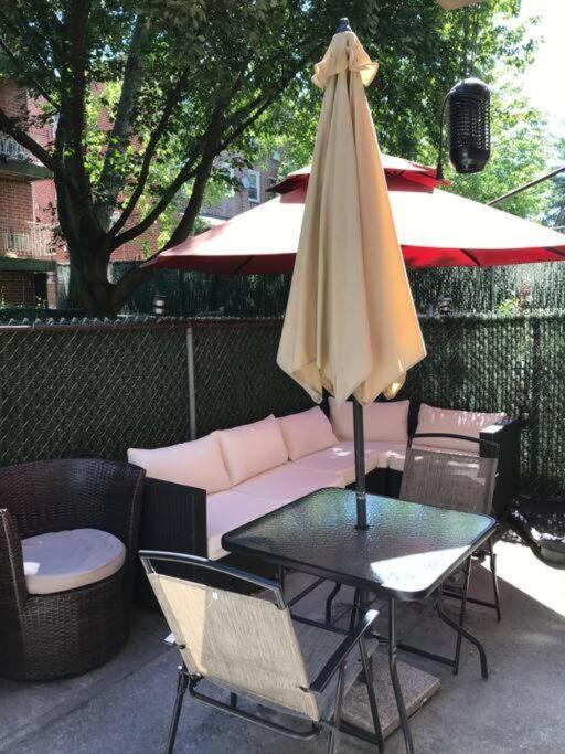 Brooklyn Spacious Space With Private Entrance, Bathroom, & Backyard - Full-Kitchen New York Eksteriør bilde