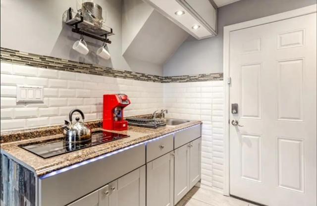 Brooklyn Spacious Space With Private Entrance, Bathroom, & Backyard - Full-Kitchen New York Eksteriør bilde